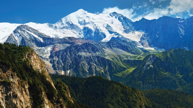 Un primar francez a depus plângere împotriva a doi alpinişti care au înnoptat într-un bivuac pe Mont Blanc
