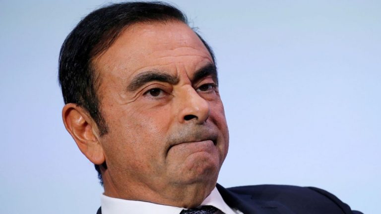 Renault vrea să-l înlocuiască pe Carlos Ghosn