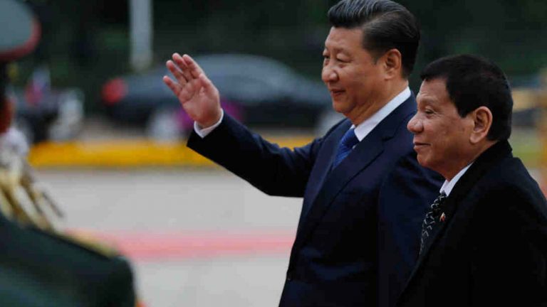 Xi Jinping şi Rodrigo Duterte doresc ameliorarea relaţiilor strategice dintre China și Filipine