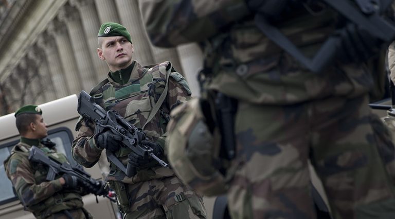 Militar din cadrul Sentinelle atacat la Paris în timp ce se striga `Allah`