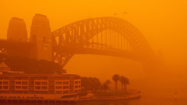 O furtună de nisip a acoperit Opera din Sydney şi a blocat la sol mai multe curse aeriene – VIDEO