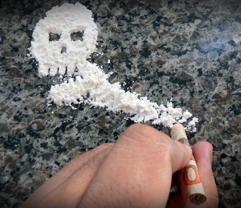 Consumul mare de droguri din Europa şi SUA încurajează TRAFICUL de cocaină în America Latină