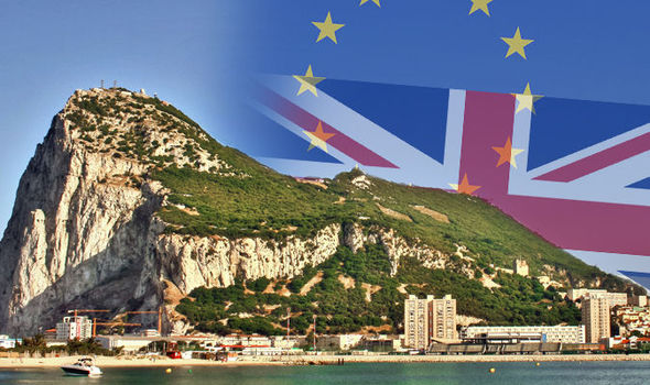 Gibraltar este oficial oraş, deşi i-a fost acordat acest statut în urmă cu 180 de ani de către regina Victoria
