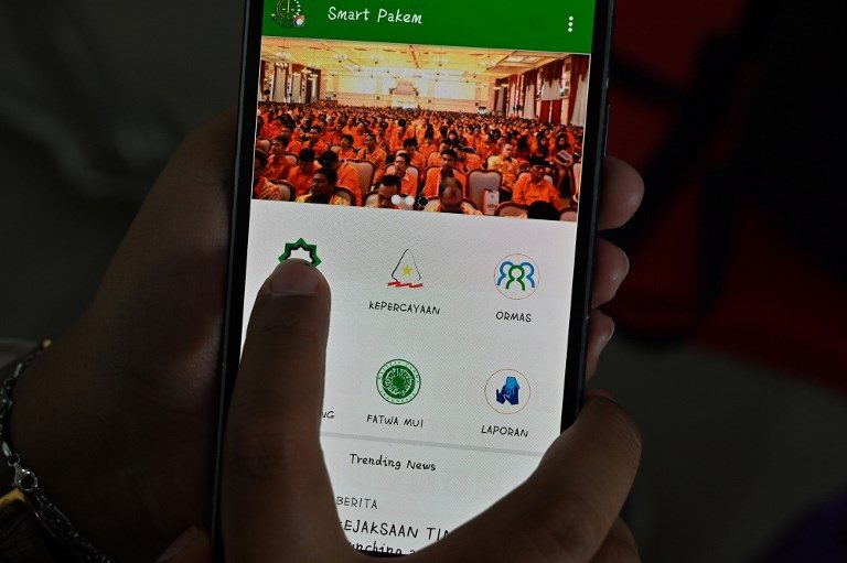 Indonezia lansează o aplicaţie prin care utilizatorii telefoanelor mobile pot semnala cazuri de erezie