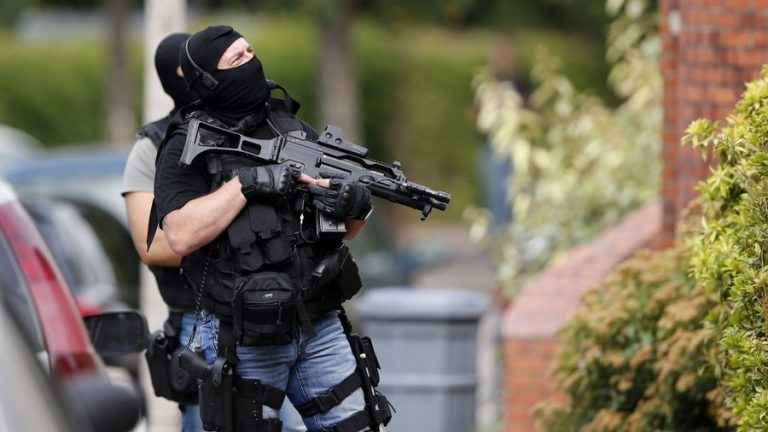 Alertă în Franța – Autoritățile au dejucat un atentat terorist major care viza serviciile de securitate