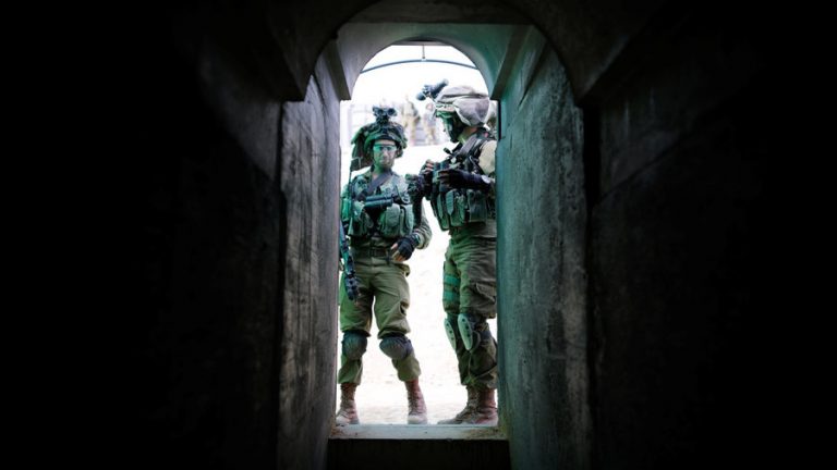 Armata israeliană a început să distrugă tunelurile pe care Hezbollahul le-a săpat sub frontiera cu Libanul