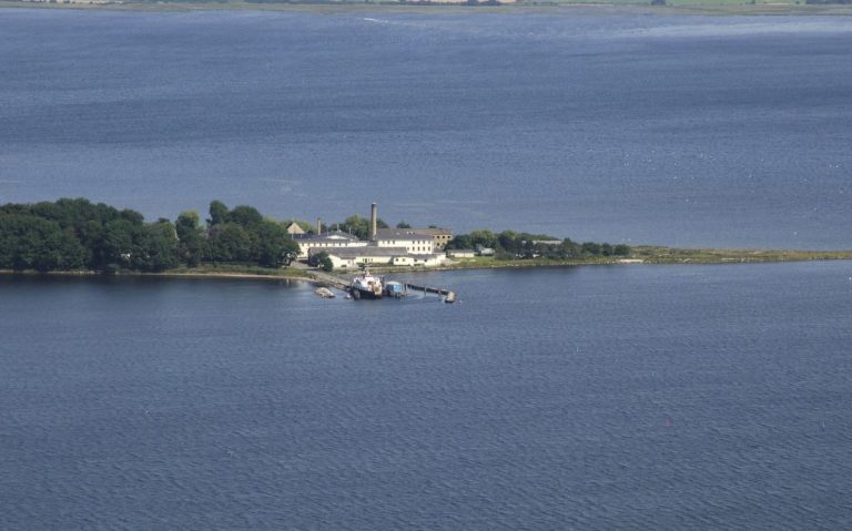 Danemarca inventează Alcatrazul în UE! Imigranţii care fac probleme vor fi izolaţi pe o insulă greu accesibilă