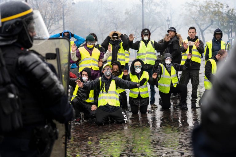 ”Vestele galbene”: Mobilizare în scădere clară în toată Franţa