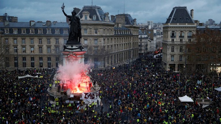 Moscova respinge acuzaţiile care o implică în protestele violente din Franţa