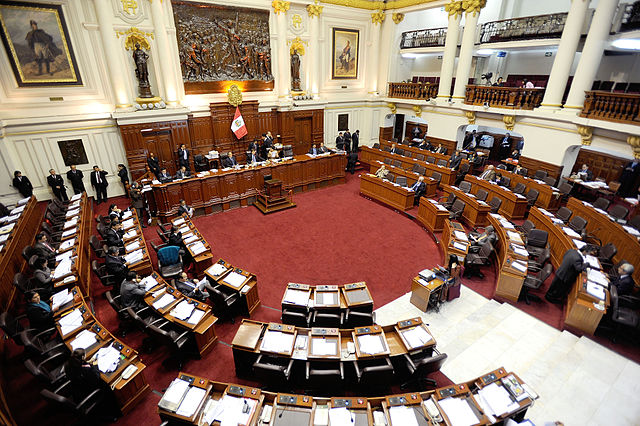 Actualii parlamentari peruani nu vor mai avea dreptul să candideze pentru un alt mandat