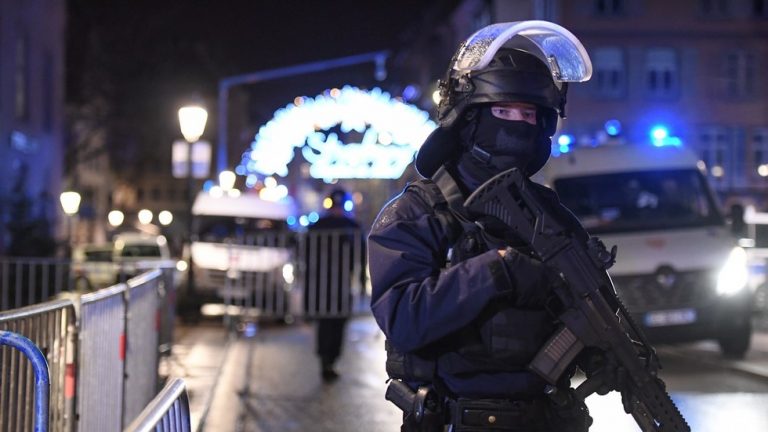 Poliţiştii francezi au arestat cinci suspecţi în ancheta atentatului din Strasbourg