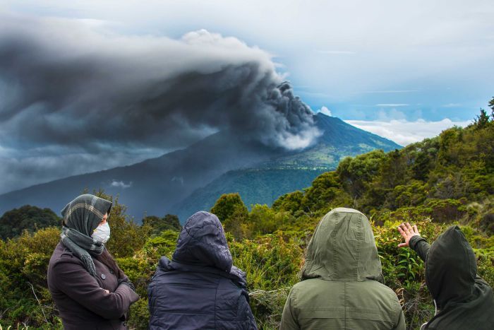 Erupţie puternică a unui vulcan din Costa Rica. Norul de cenuşă a ajuns până în capitala ţării