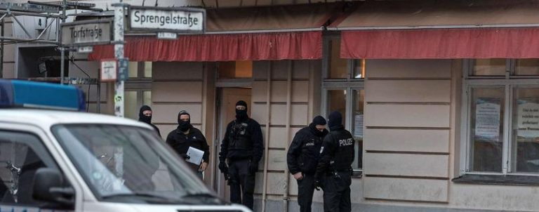 Poliția germană a destructurat o rețea masivă de trafic de persoane