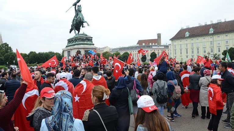 Curtea Constituţională a Austriei declară neconstituţională decizia de retragere a cetăţeniei acordată unor turci naturalizaţi