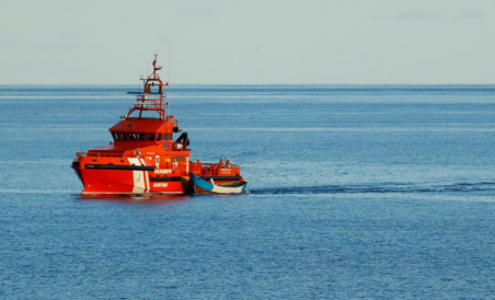 O barcă plină cu migranţi morţi a fost găsită în largul Insulelor Canare