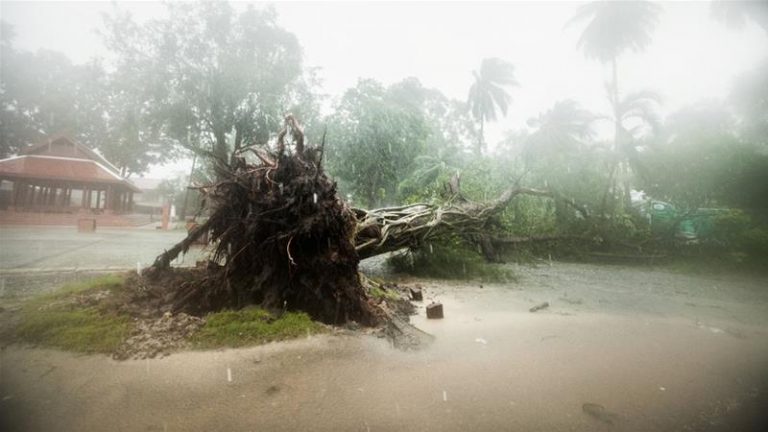 Furtuna Pabuk lovește cu putere coasta Thailandei. Un om a murit! – FOTO/VIDEO