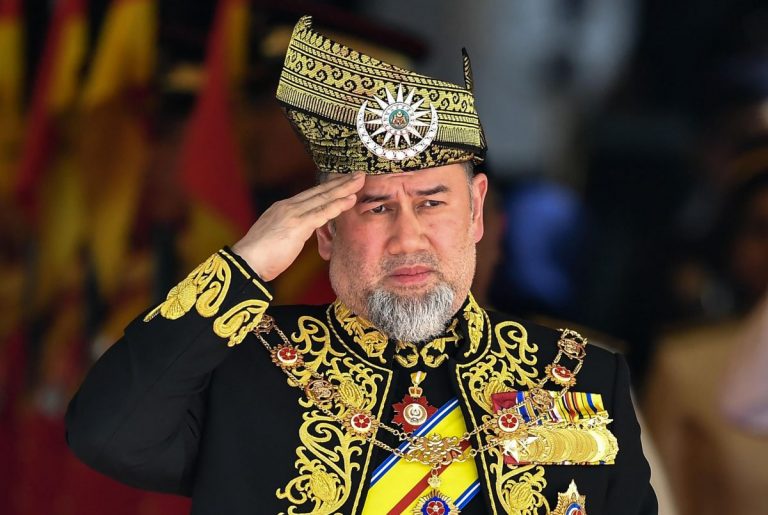 Abdicarea regelui malaezian aruncă ţara într-o stare de confuzie generală