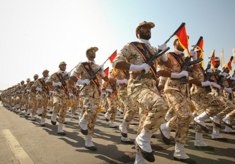 Iranul îi ‘râde-n nas’ Israelului: Şi-a scos armata la paradă!