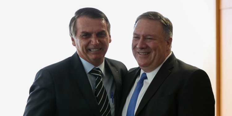 Mike Pompeo este criticat dur pentru ‘osanalele’ aduse preşedintelui brazilian