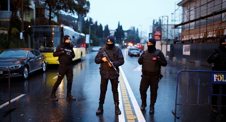 O mașină capcană a rănit opt polițiști turci – VIDEO