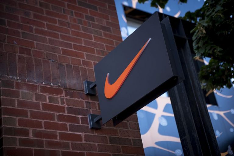 Nike se retrage complet din Rusia