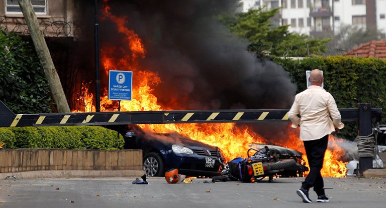 Nou bilanț al atacului terorist din Kenya: 21 de oameni au fost omorâți!