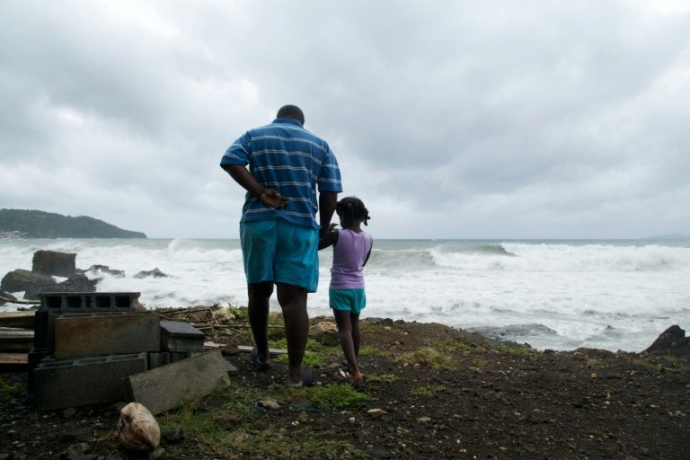 Comunitatea internaţională promite miliarde de dolari zonelor devastate de uragane
