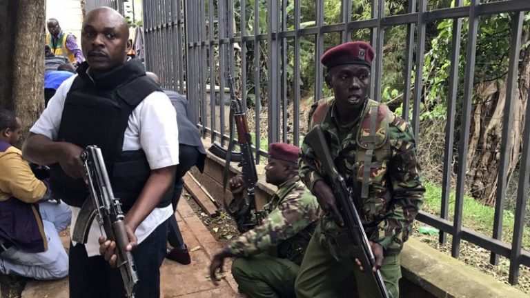 Preşedintele Kenyei anunţă sfârşitul atacului din Nairobi. Toţi teroriştii au fost lichidaţi!