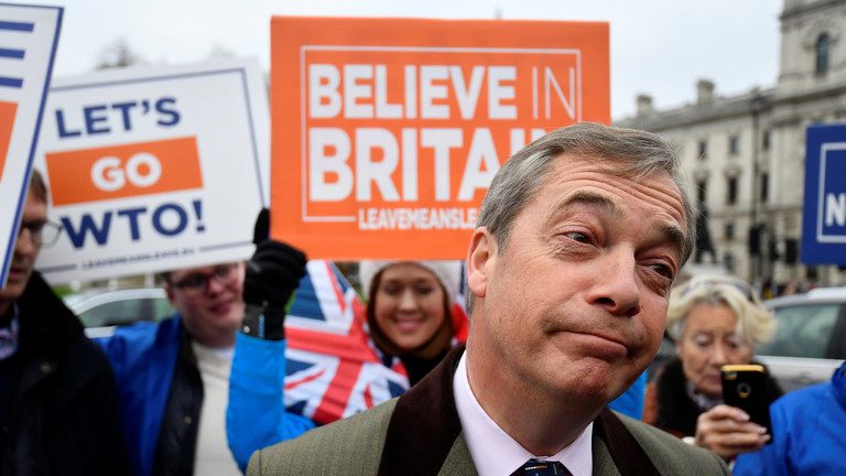 Militanții anti-Brexit critică absența lui Nigel Farage în marșul spre Londra