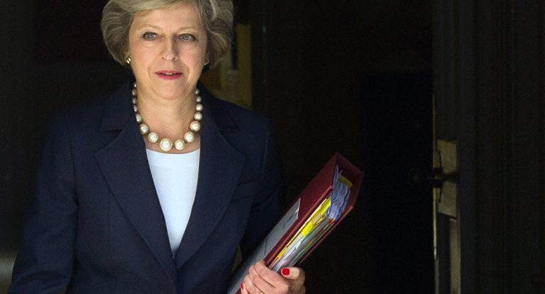 Theresa May a demisionat OFICIAL din funcţia de lider al Partidului Conservator