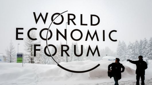 Davos: O recesiune globală este posibilă în 2023 (sondaj WEF)