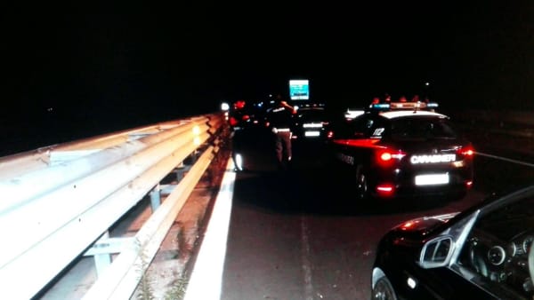 Fugăriți de poliție, patru români au murit într-un grav accident petrecut în sudul Italiei – FOTO