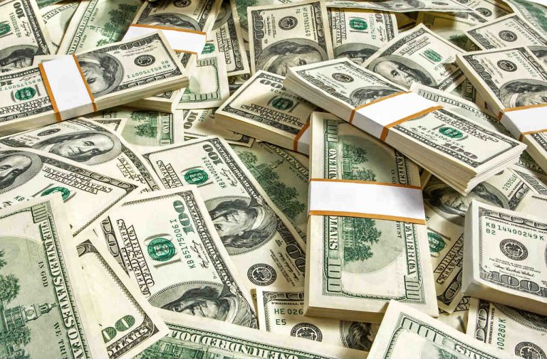 Oligarhii ruşi au adăugat 152 de miliarde de dolari la avuţia lor pe parcursul anului trecut (Forbes)