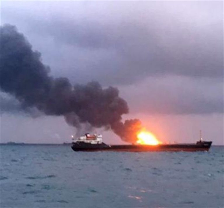 UPDATE: 20 de marinari morți în incendiul produs pe două nave din strâmtoarea Kerci – VIDEO