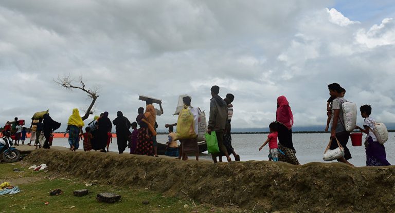 Un val de migranţi din Myanmar ar putea pleca către Europa