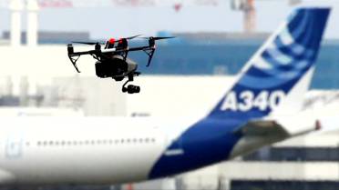 Sosirile de la aeroportul Newark, New Jersey, suspendate după ce a fost depistată o dronă