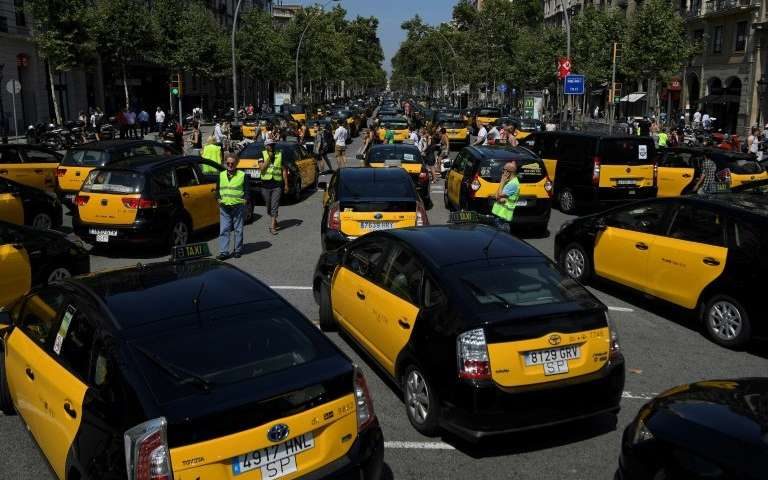Taximetriştii din Madrid au fost forţaţi să renunţe la greva din centrul oraşului