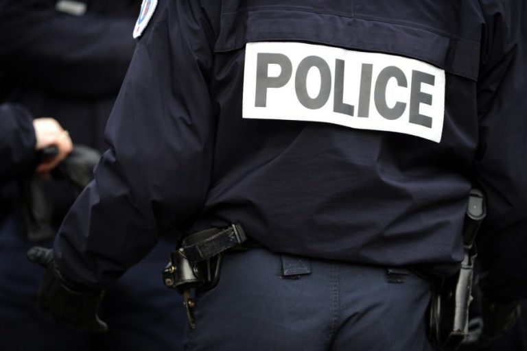 Aproximativ 2.500 de persoane, la o petrecere ilegală într-un depozit părăsit din nord-vestul Franţei