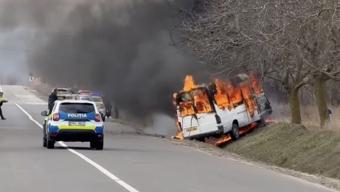 Accident soldat cu incendiu: La volan se afla un șofer beat criță