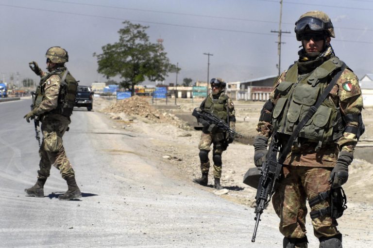Militari afgani, pentru El Pais dedesubturile capitulării capitalei Kabul: ‘Am depus armele şi ne-am predat, iar în faţa noastră se aflau camarazii noştri morţi şi răniţi’