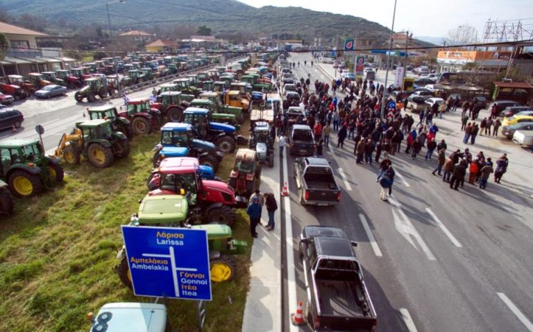 Fermierii eleni au blocat autostrăzile din Grecia