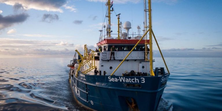 Nava Sea Watch 3 a salvat 86 de migranţi pe Marea Mediterană