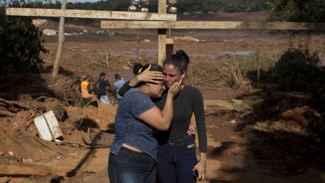 O firmă minieră din Brazilia acceptă să plătească daune uriașe pentru o catastrofă care a ucis sute de oameni