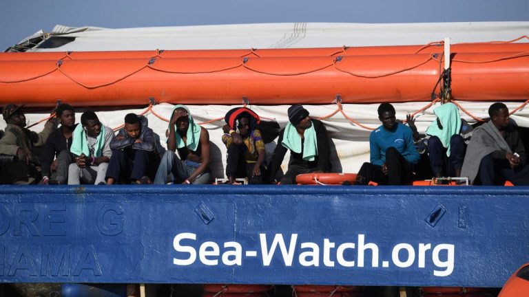 Sea Watch a publicat fotografia cadavrului unui migrant care plutea pe mare de două săptămâni