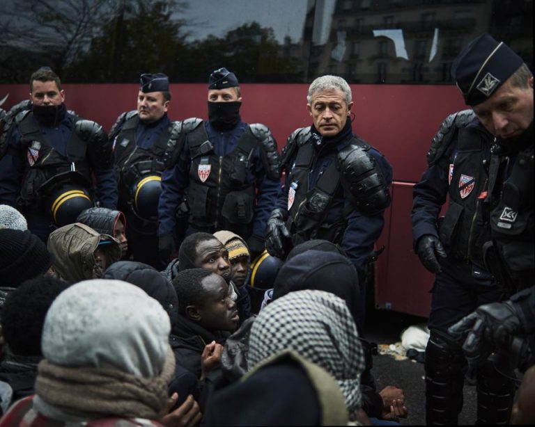 O tabără de migranţi din Paris a fost evacuată