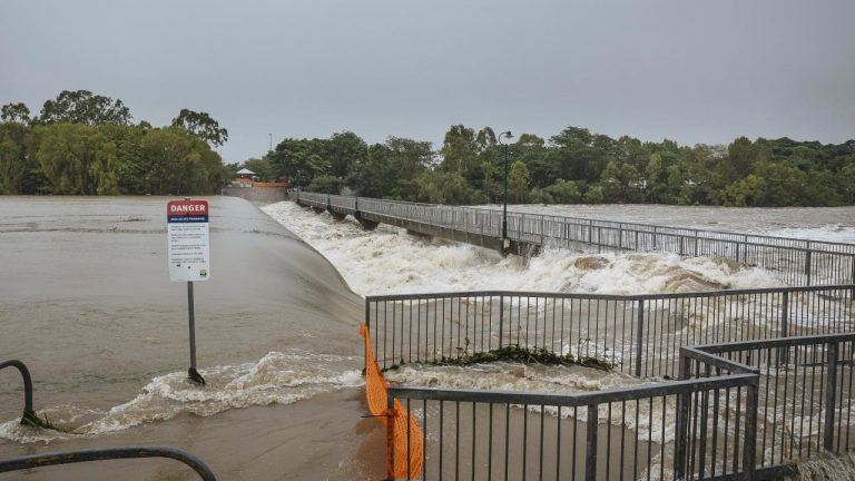 Nord-estul Australiei, afectat de ploi abundente și furtuni- patru turişti salvaţi din autoturisme