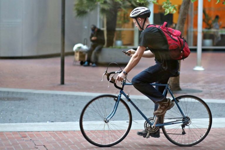Ministrul Transporturilor din Marea Britanie vrea pedepse mai mari pentru bicicliștii indisciplinați