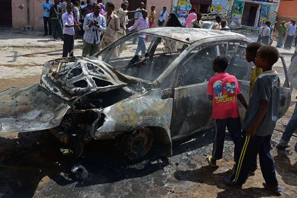 Cel puţin 76 de morţi în explozia unui vehicul-capcană în Somalia