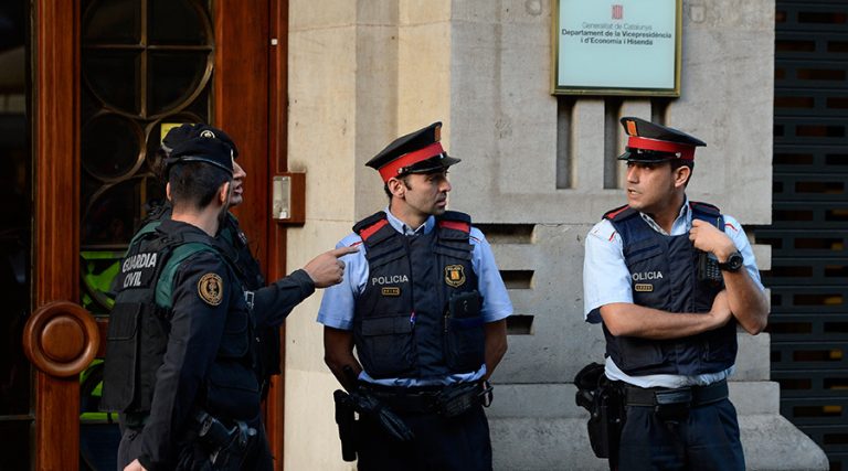 Garda Civilă spaniolă A DAT IAMA în guvernul separatist al Cataloniei. 12 înalţi oficiali au fost ARESTAŢI