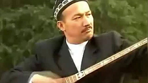 Autoritățile chineze fac publică o înregistrare cu un muzician uigur crezut mort într-o tabără de concentrare
